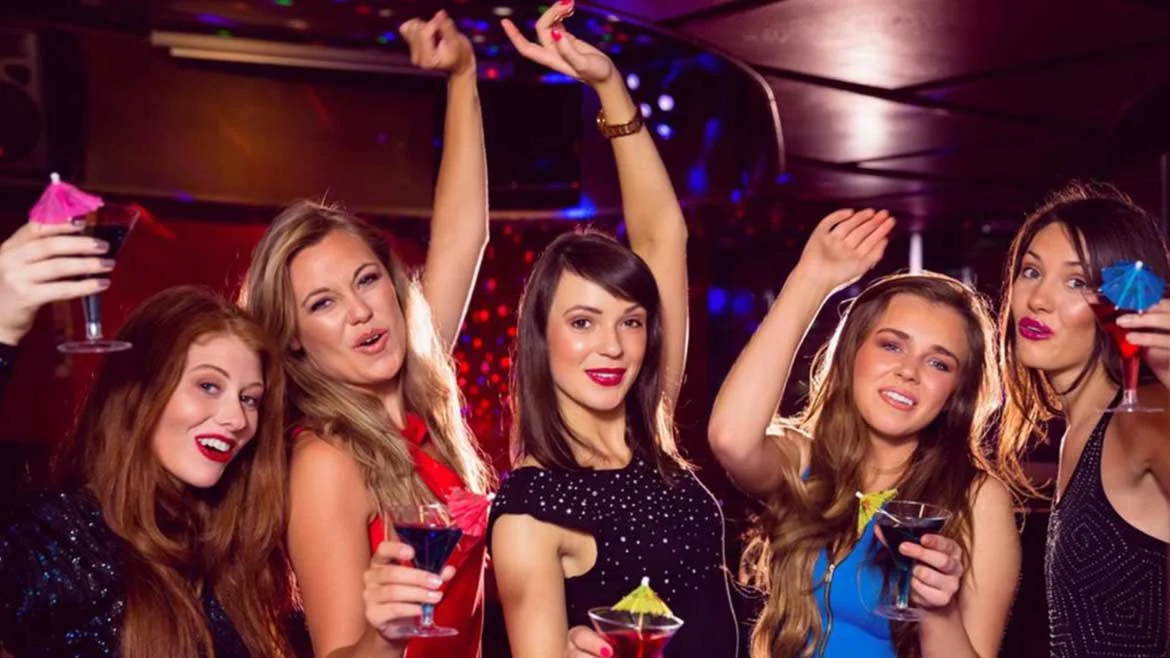 Top 7 Nightclubs For Ladies To Enjoy The Nightlife In Dubai 2200